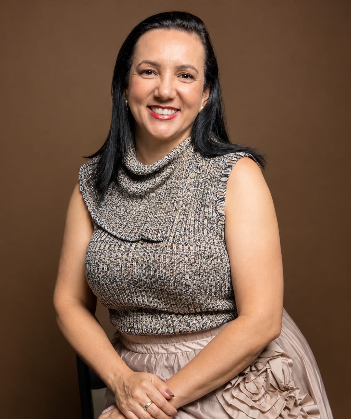 Lilian Lima sorrindo, em retrato de estúdio